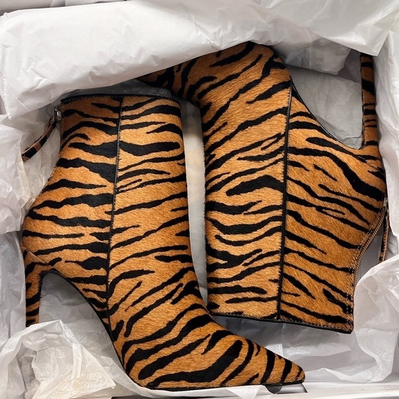 STEVE Madden Women's Via Stiletto Tiger Booties Various Sizes - Picture 12 of 14